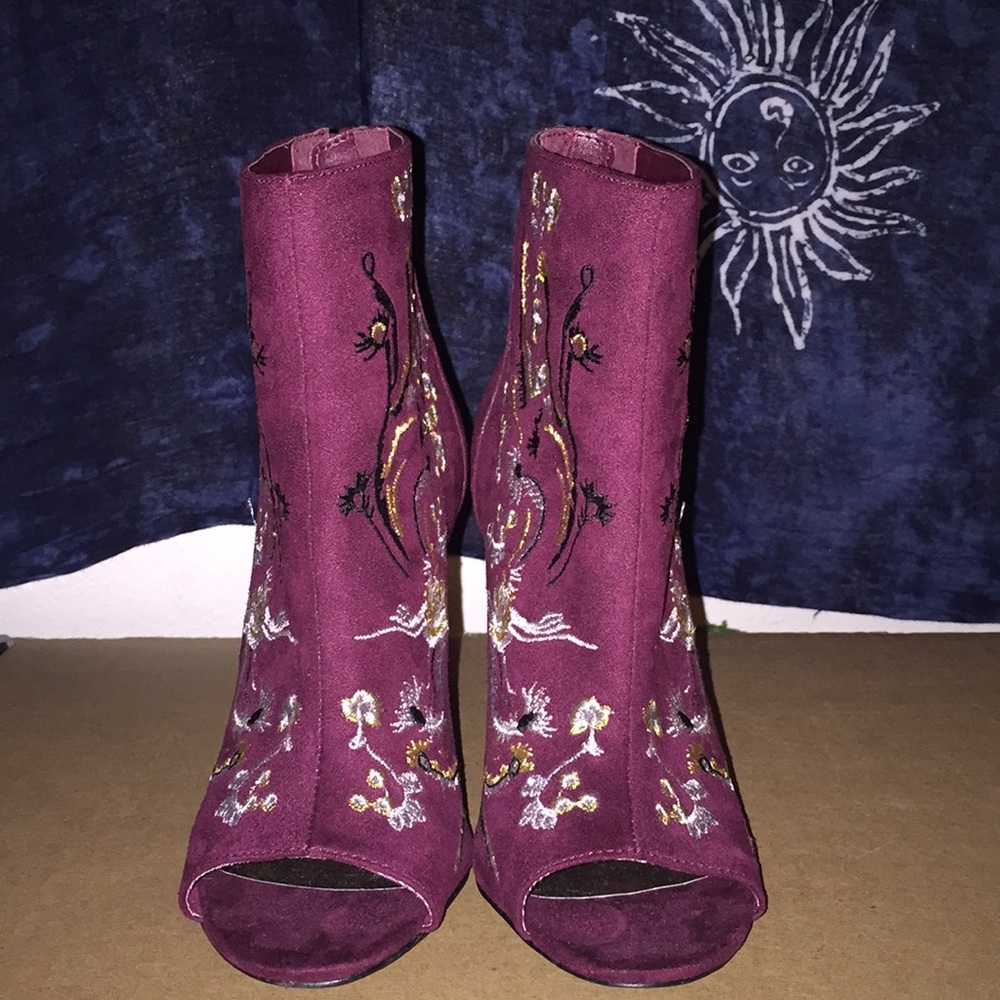 Burgundy boots with floral embroidery 💃🏻👠✨ - Picture 2 of 8